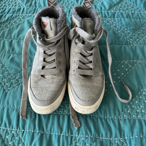 Roxy Shoes - Roxy Women’s boots size 9. They are so cute, they are lightly used.